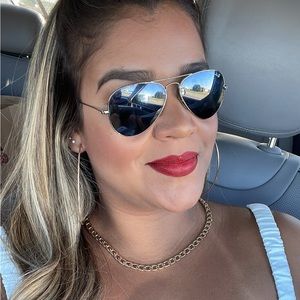 Meet your Posher, Ana